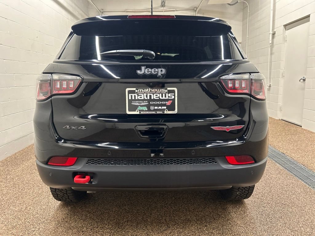 Used 2025 Jeep Compass Trailhawk AWD/4WD image 3