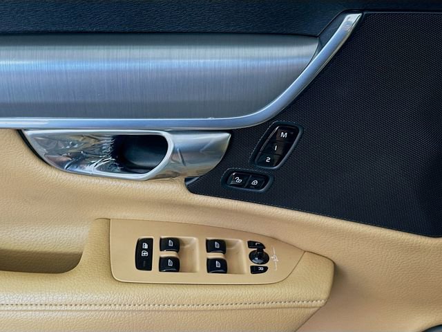 Used 2017 Volvo S90 T6 Momentum w/ Vision Package image 18