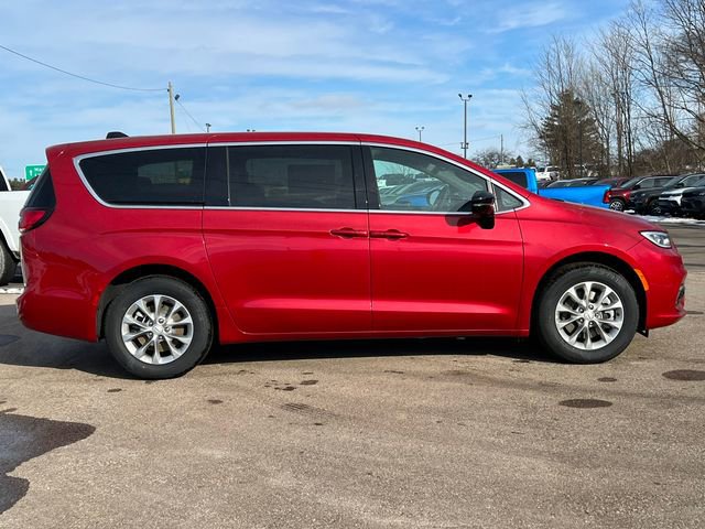 New 2026 Chrysler Pacifica Select AWD/4WD image 47
