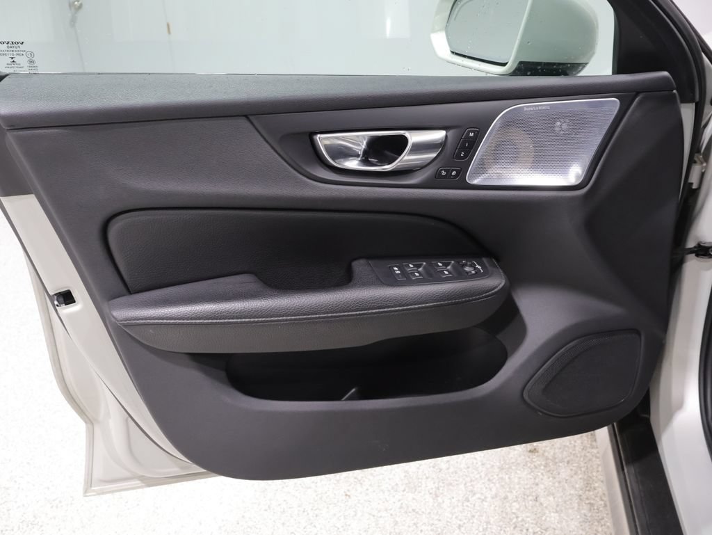 Used 2020 Volvo V60 T5 Cross Country AWD/4WD image 12
