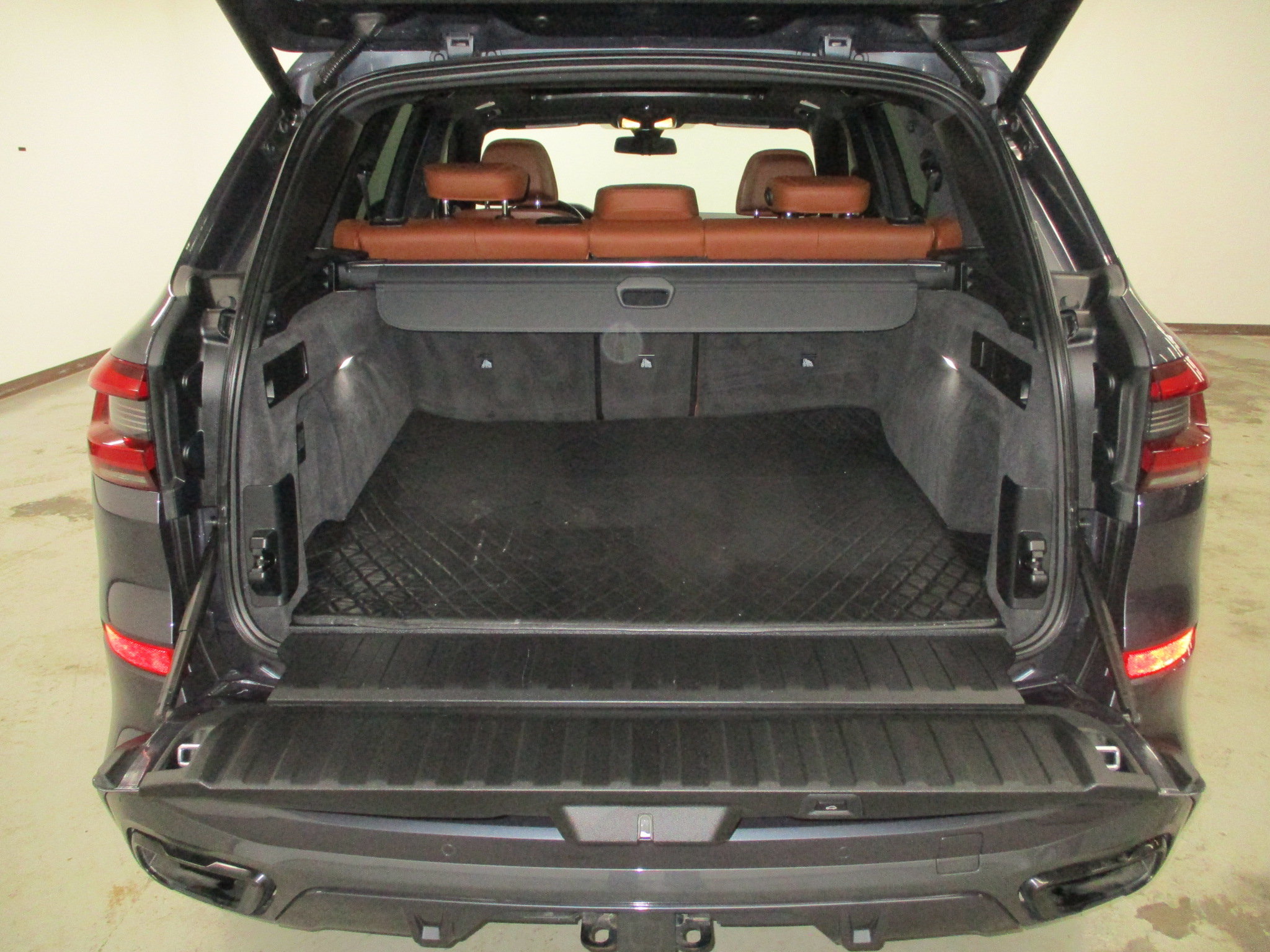Used 2022 BMW X5 M50i w/ Executive Package AWD/4WD image 7