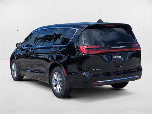 New 2025 Chrysler Pacifica Select AWD/4WD image 9