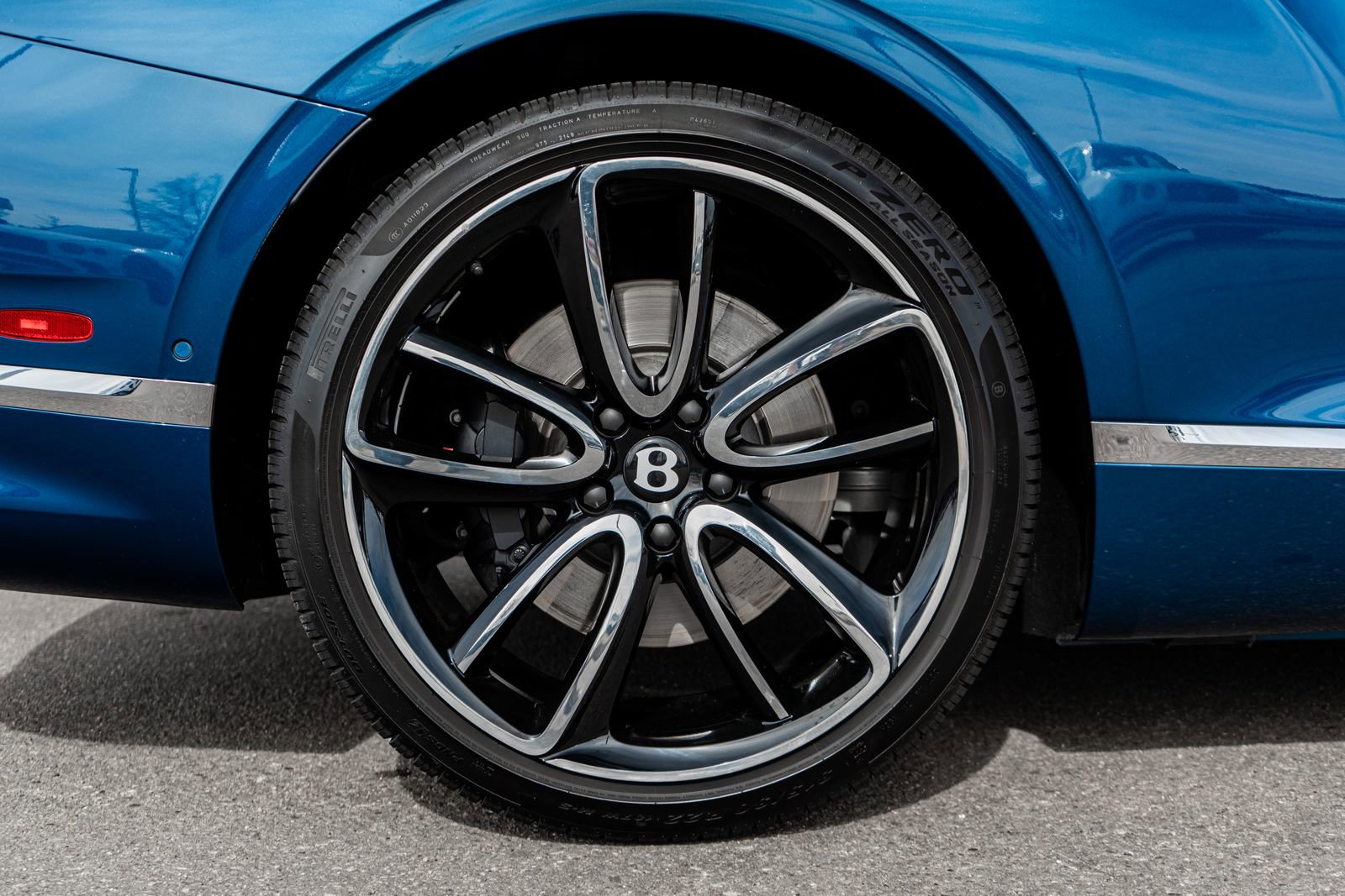 Used 2024 Bentley Continental GT image 15