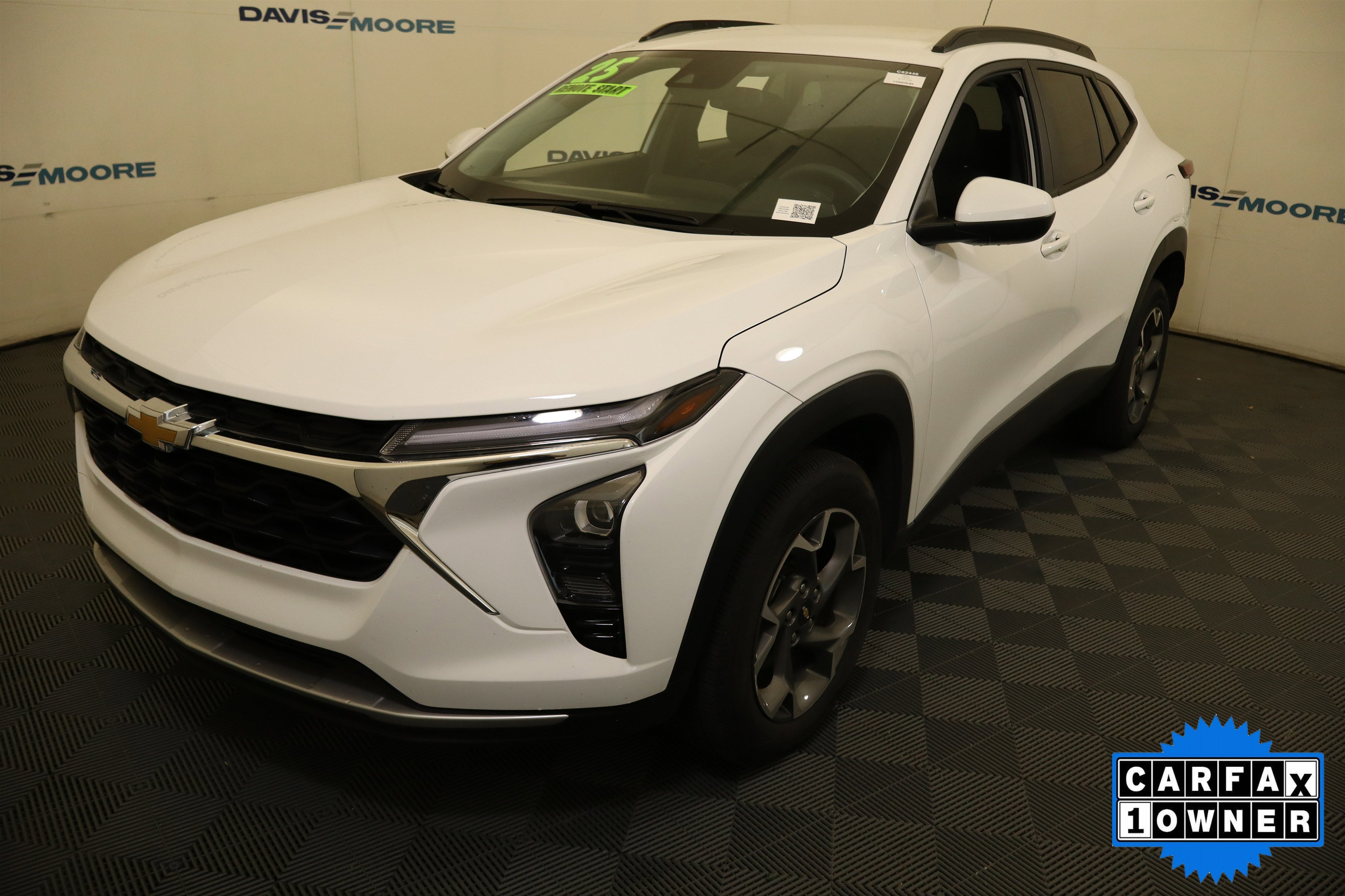 Used 2025 Chevrolet Trax LT FWD image 12