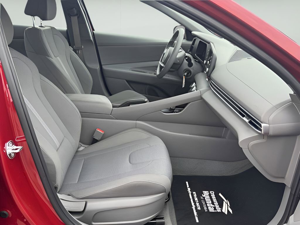 Used 2025 Hyundai Elantra SE FWD image 30