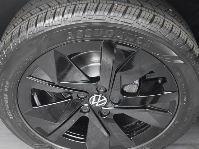 Used 2025 Volkswagen Taos SE FWD image 29