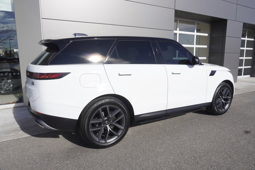 Used 2023 Land Rover Range Rover Sport SE image 4