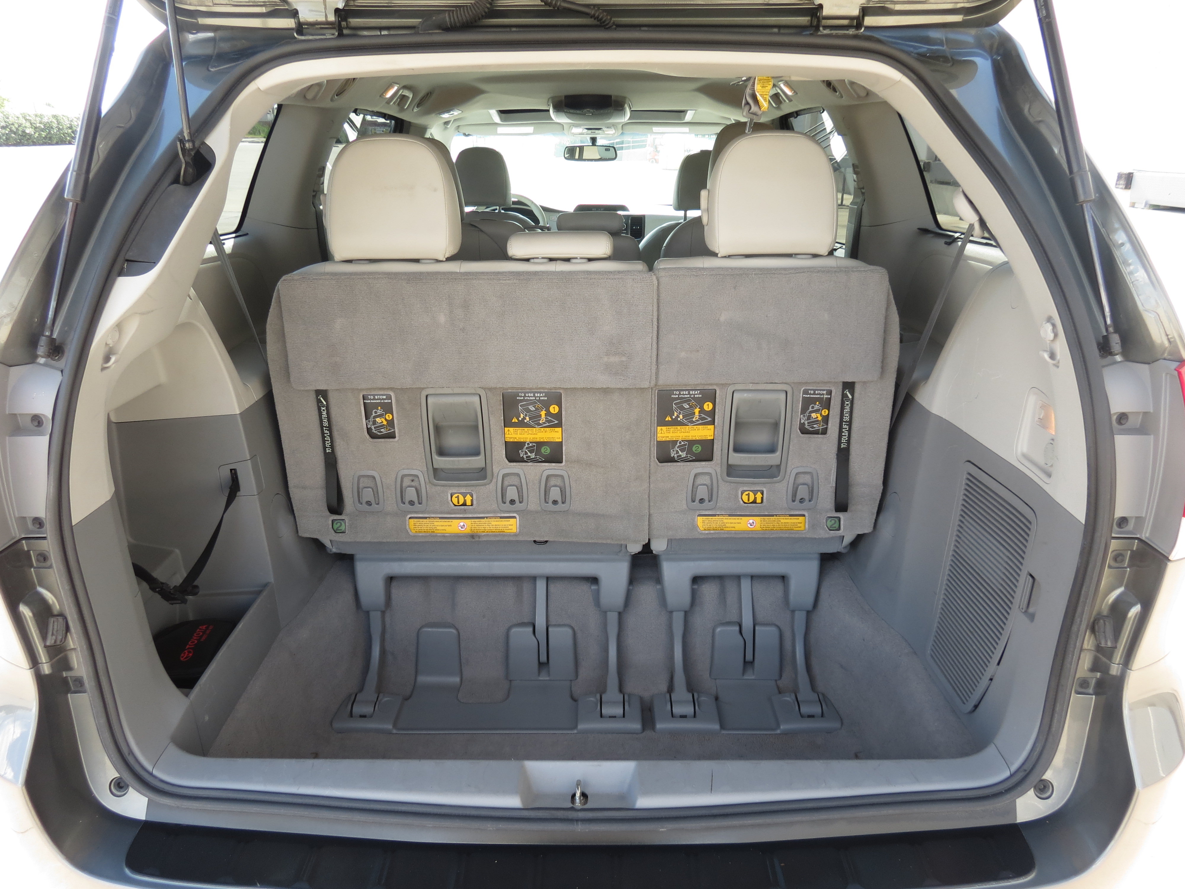 Used 2011 Toyota Sienna XLE FWD image 33