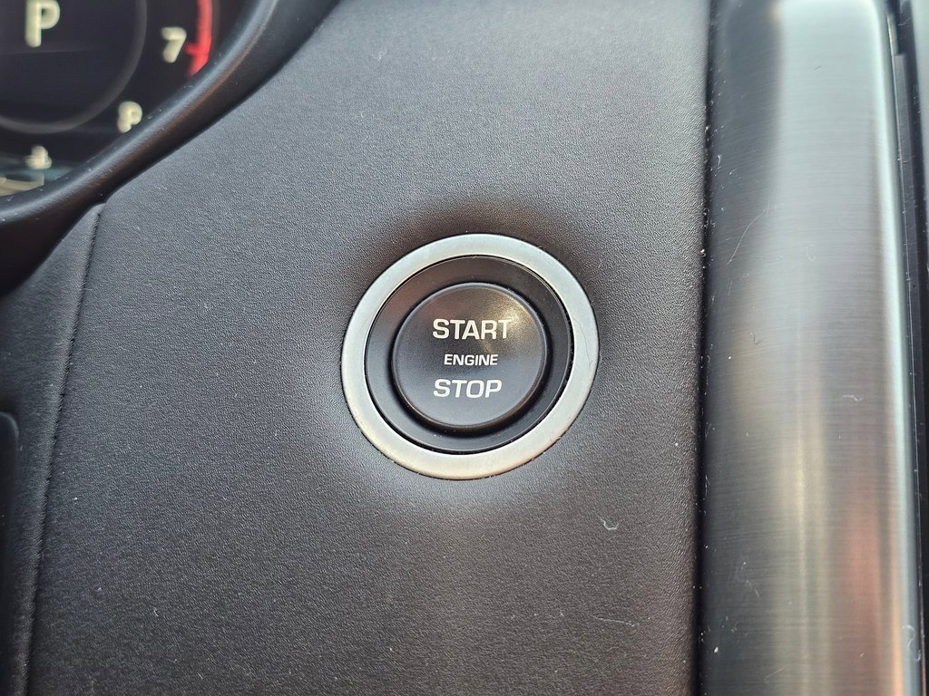 Used 2020 Land Rover Discovery Landmark image 16