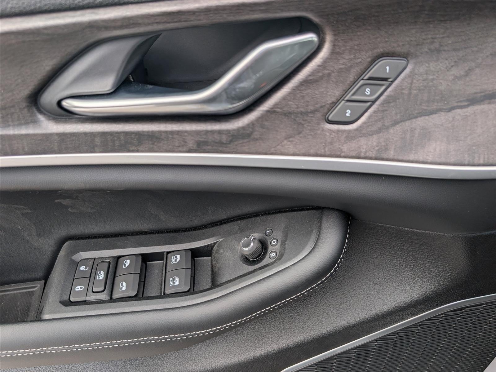 New 2026 Jeep Grand Cherokee Limited AWD/4WD image 16