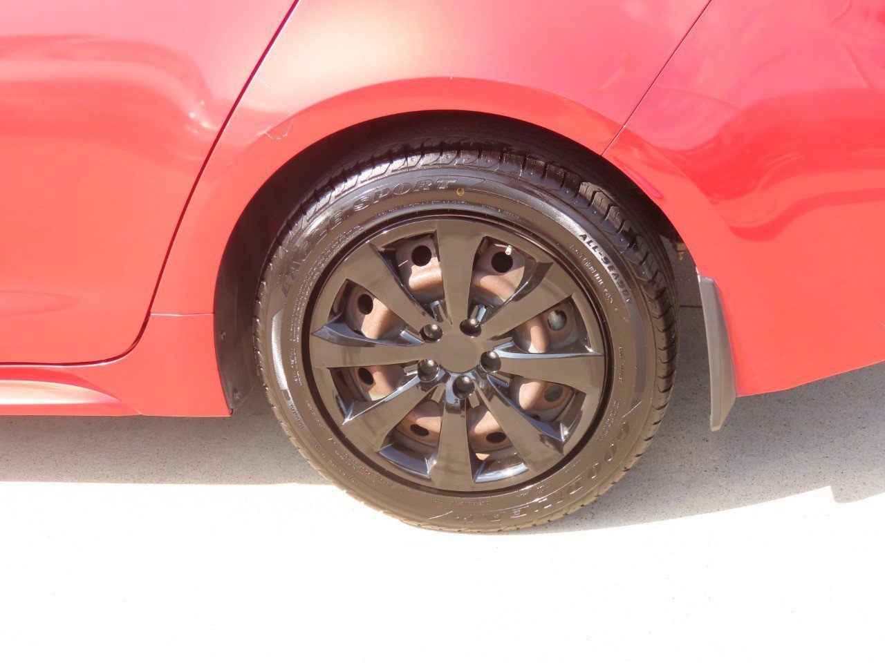 Used 2020 Toyota Corolla LE FWD image 16