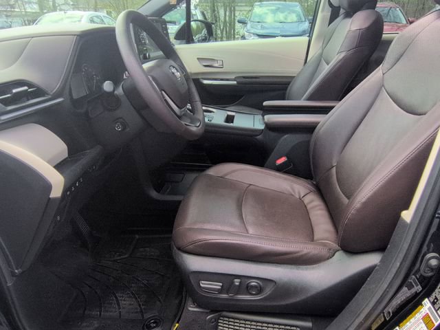 Used 2022 Toyota Sienna Platinum AWD/4WD image 23