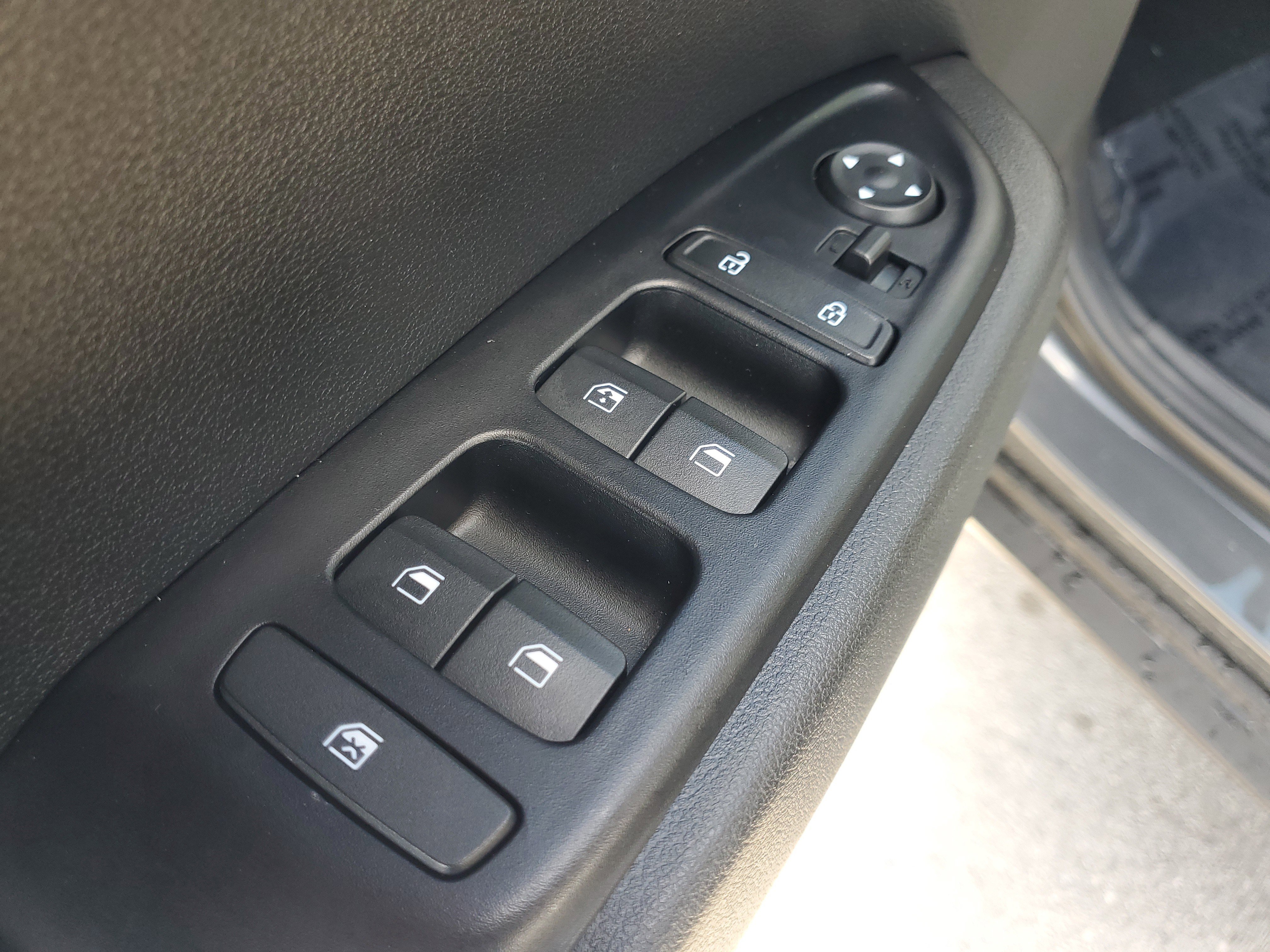 Used 2023 Hyundai Venue Limited image 19