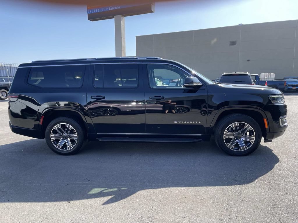 Used 2024 Jeep Wagoneer L Series II RWD image 2