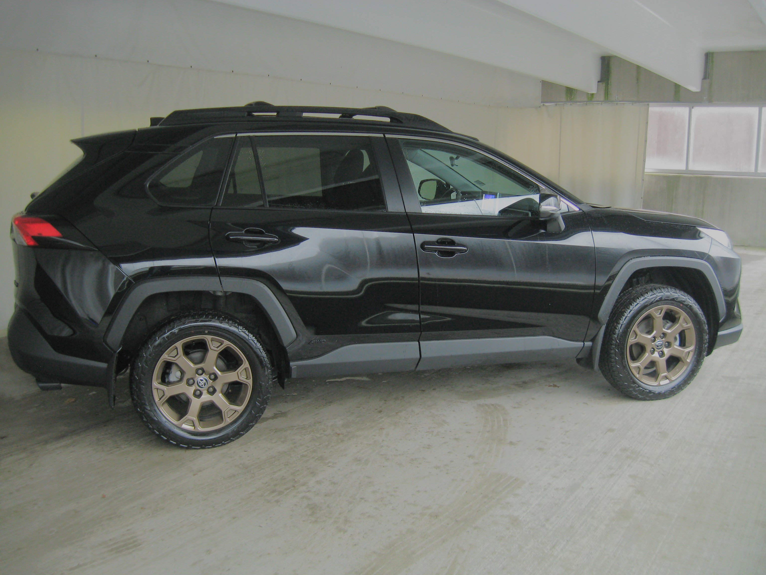 Used 2023 Toyota RAV4 AWD Hybrid image 4