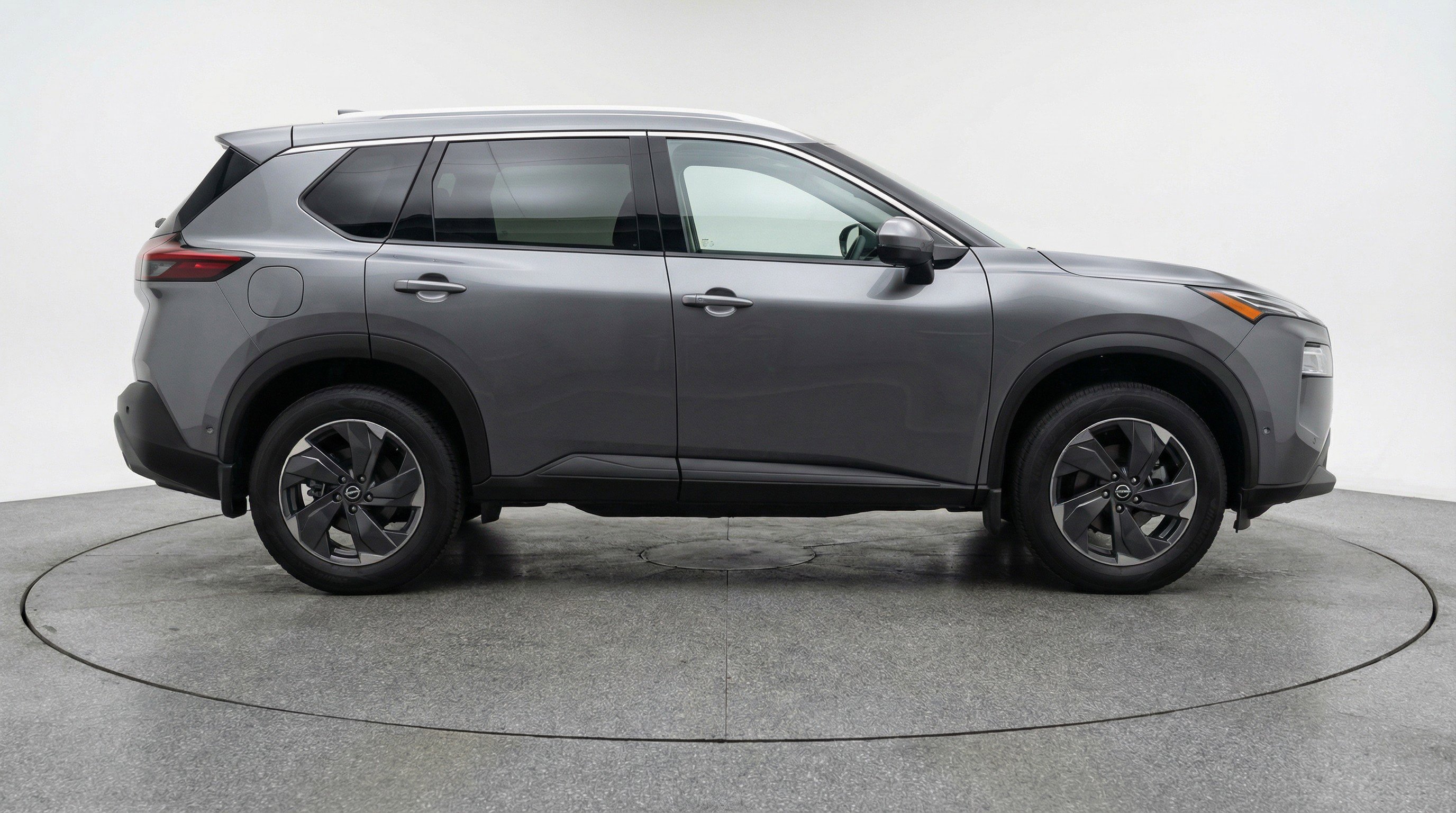 Used 2025 Nissan Rogue SV image 11