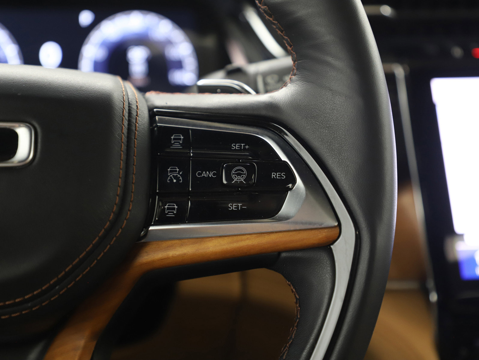 Used 2024 Jeep Grand Cherokee Summit image 28