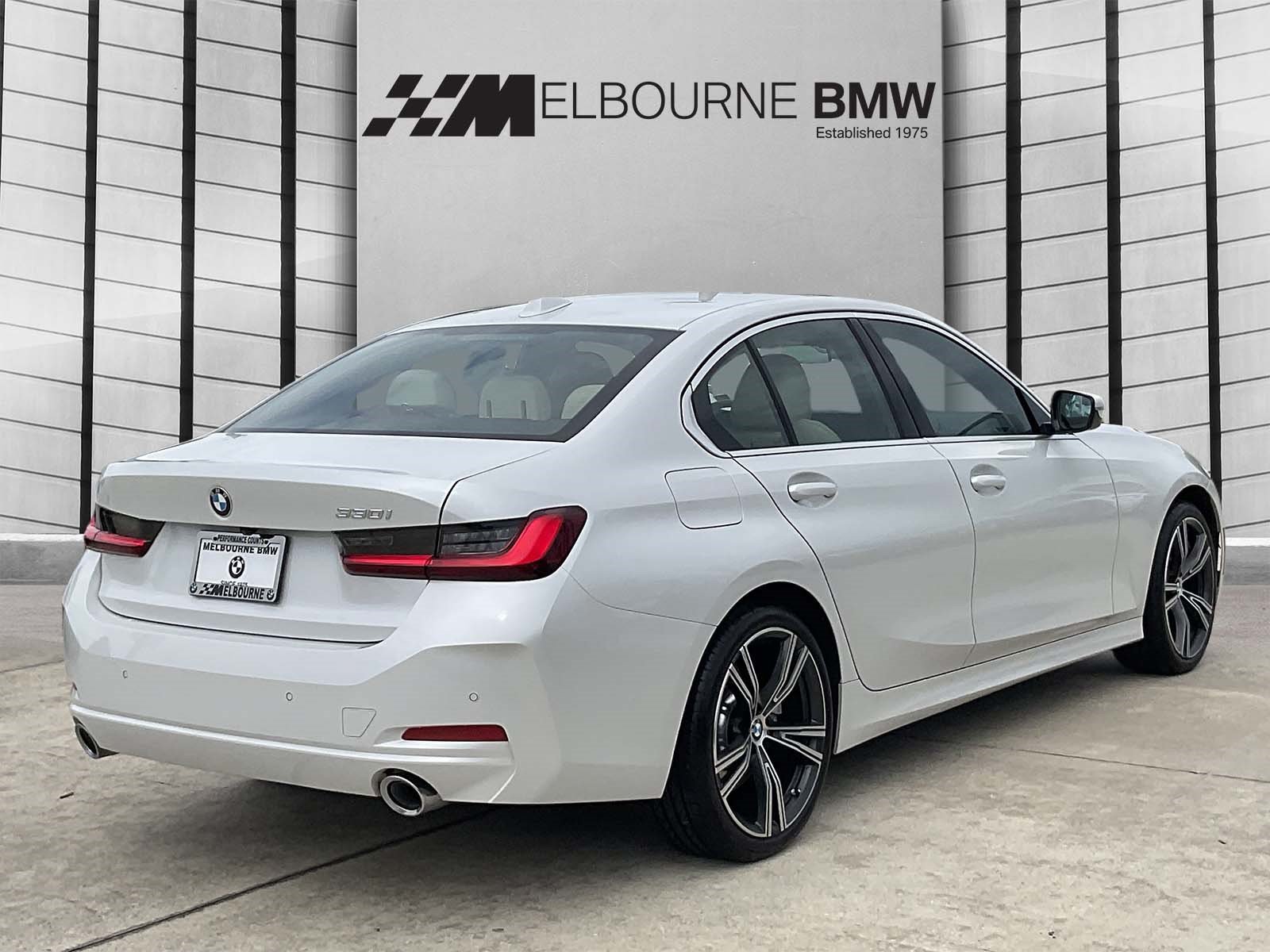 Used 2024 BMW 330i Sedan w/ Convenience Package RWD image 4