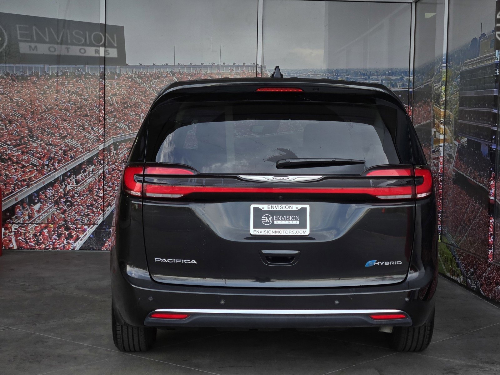 Used 2023 Chrysler Pacifica Touring-L image 7