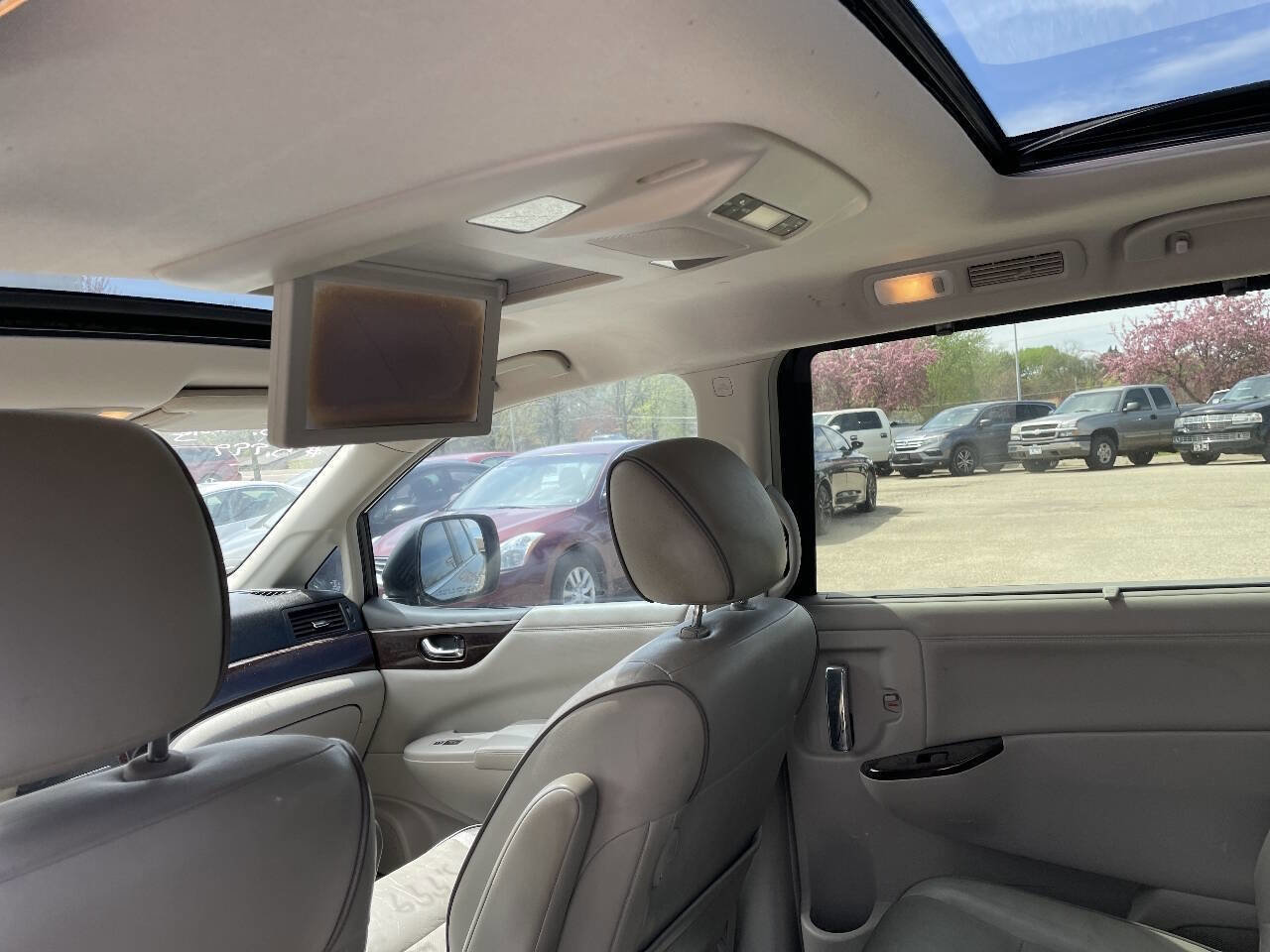 Used 2012 Nissan Quest LE FWD image 21
