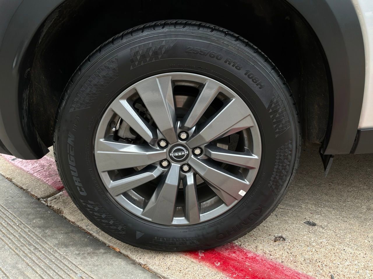 Used 2025 Nissan Pathfinder SV FWD image 9