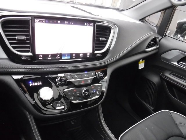 New 2026 Chrysler Pacifica Limited image 22