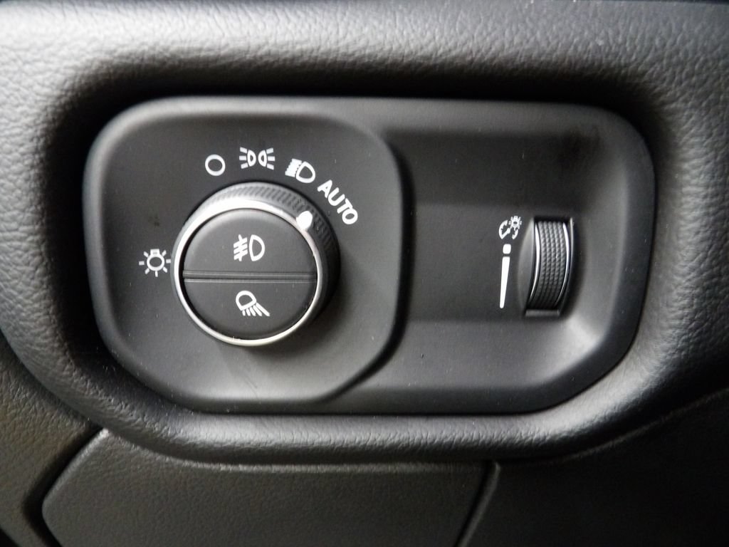 Used 2025 RAM 2500 Big Horn AWD/4WD image 59