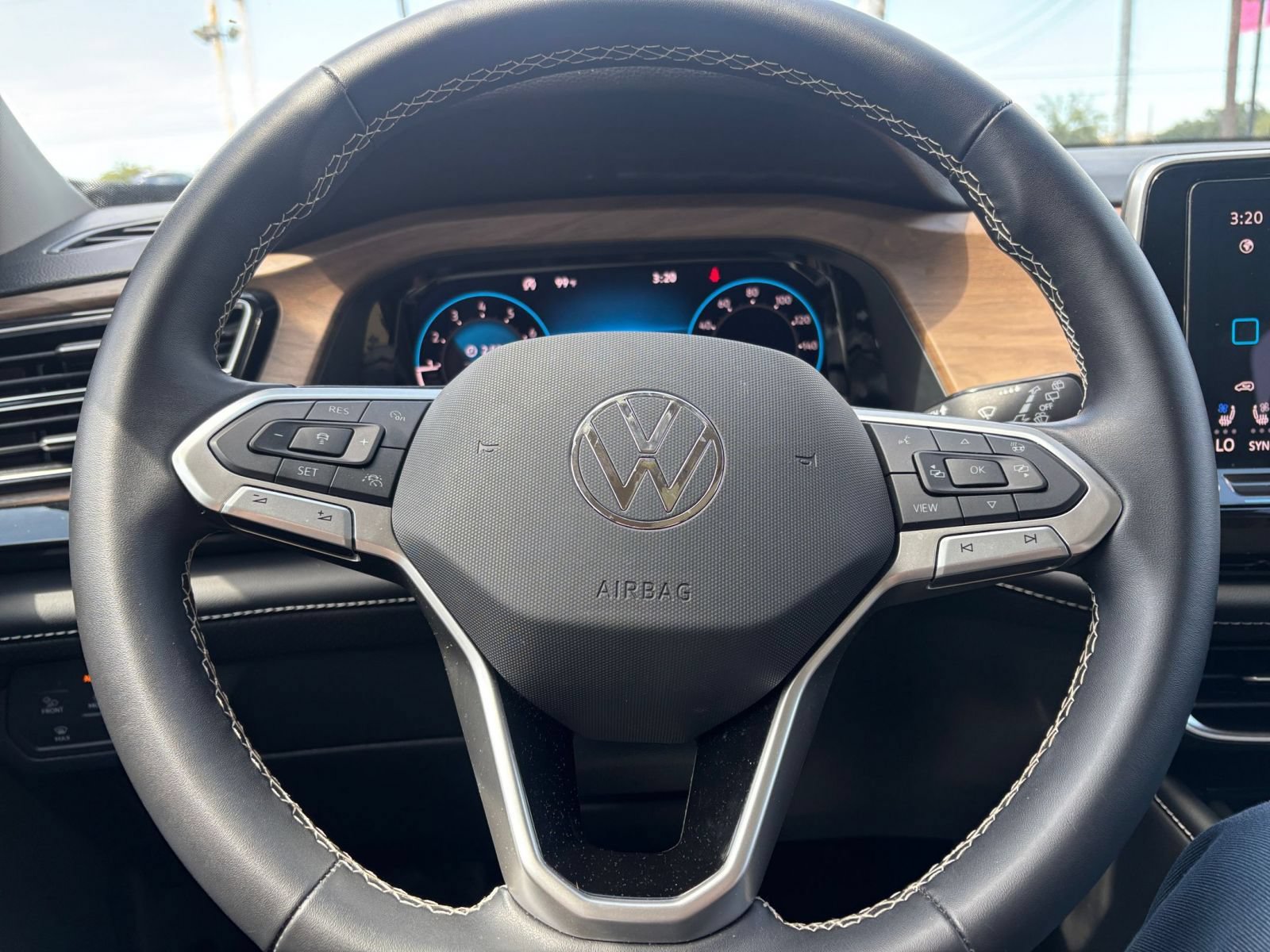 Used 2026 Volkswagen Atlas SE FWD image 25
