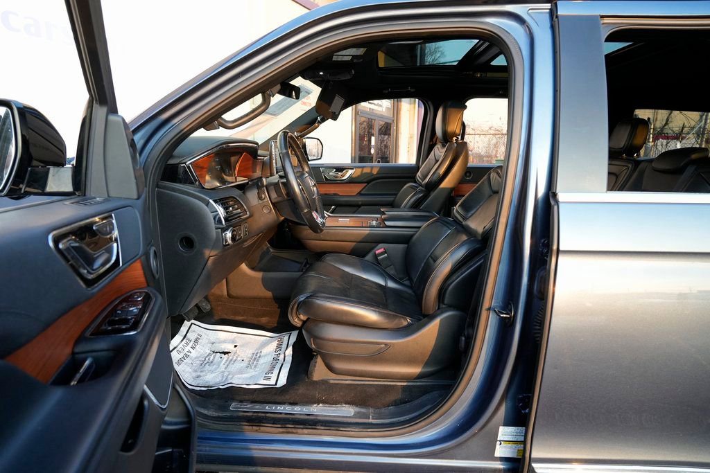 Used 2019 Lincoln Navigator Select image 26