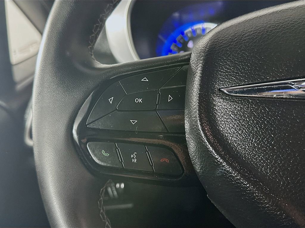 Used 2023 Chrysler Pacifica Touring image 25