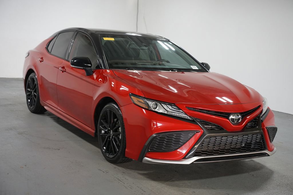 Used 2022 Toyota Camry XSE image 3