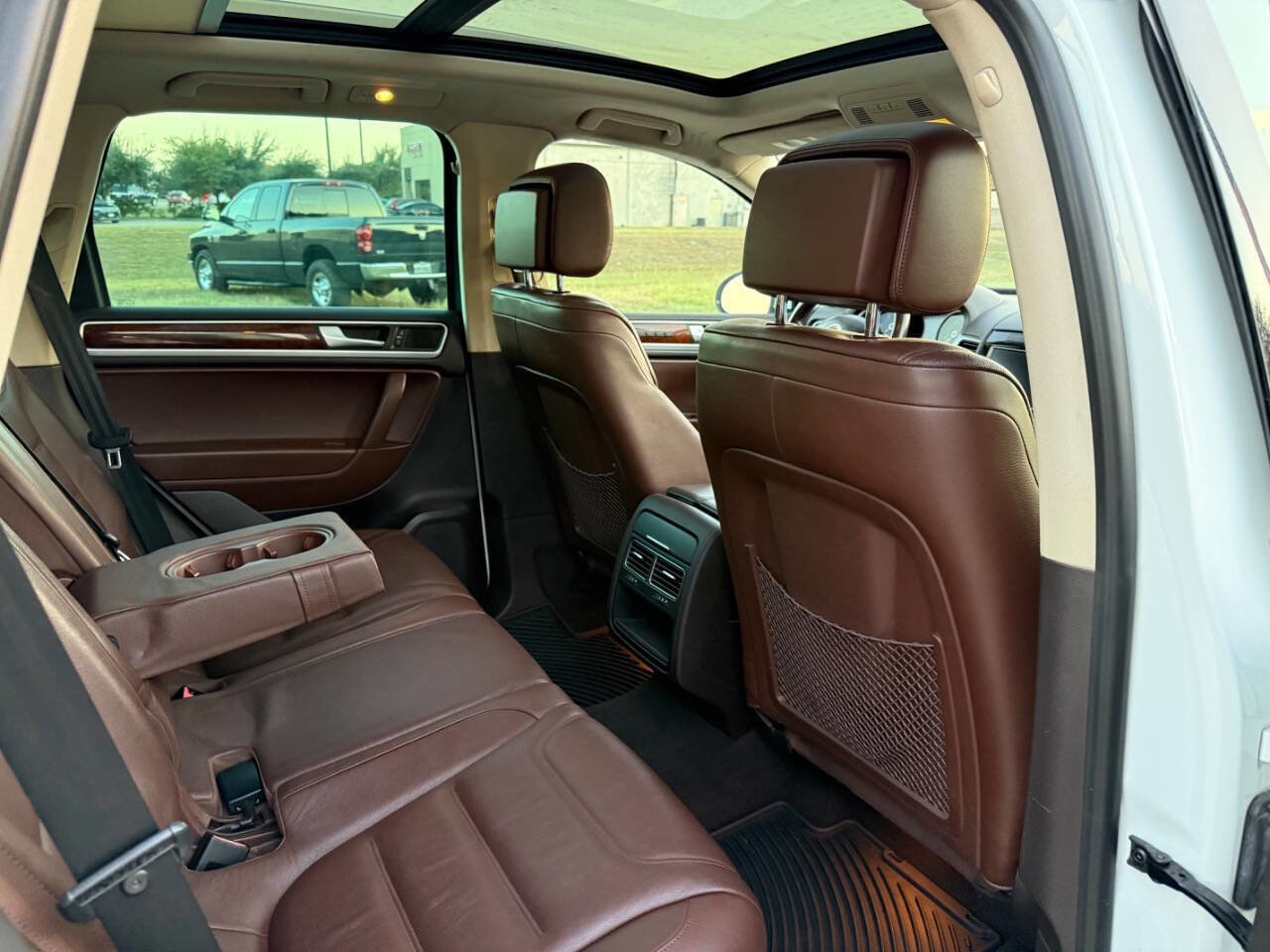 Used 2013 Volkswagen Touareg TDI image 29