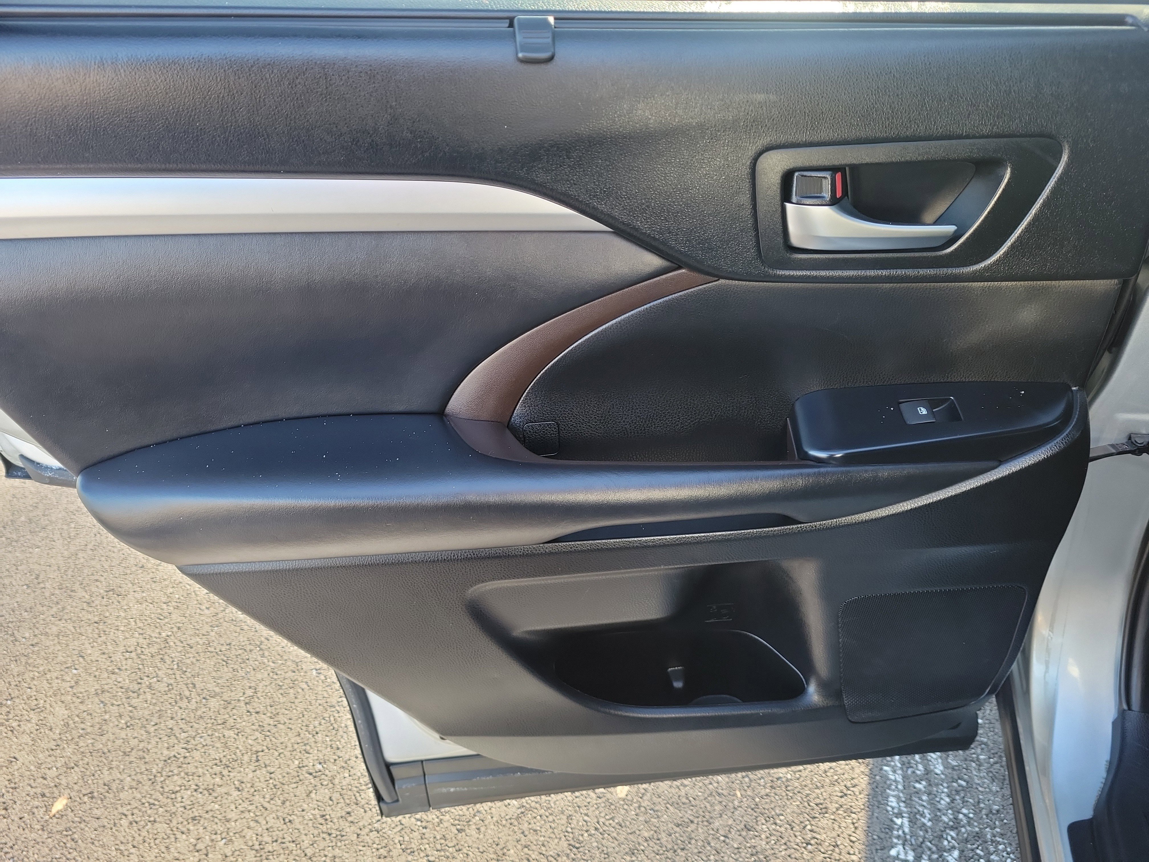 Used 2019 Toyota Highlander XLE image 10