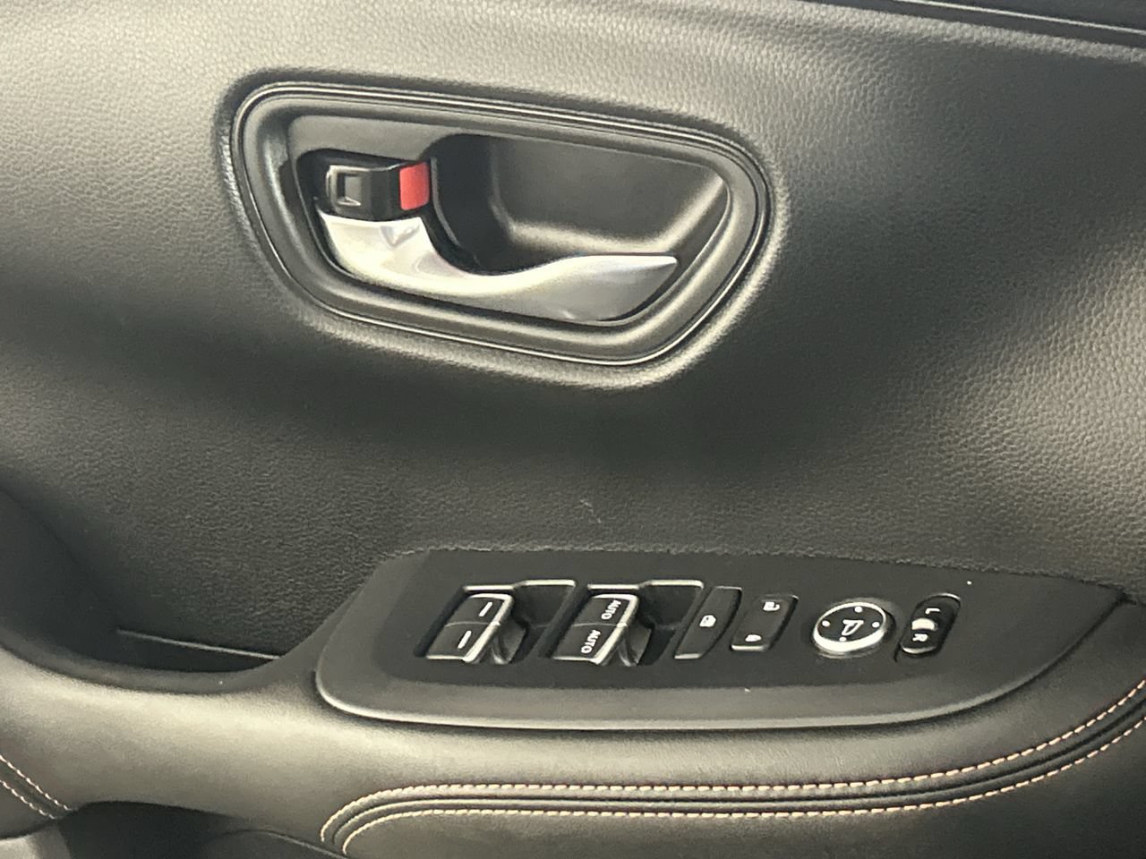 Used 2025 Honda HR-V Sport image 19