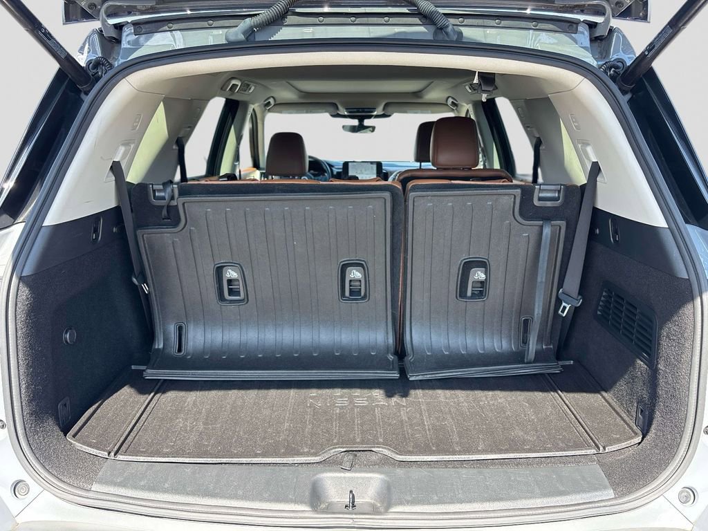 Certified 2023 Nissan Pathfinder Platinum AWD/4WD image 15