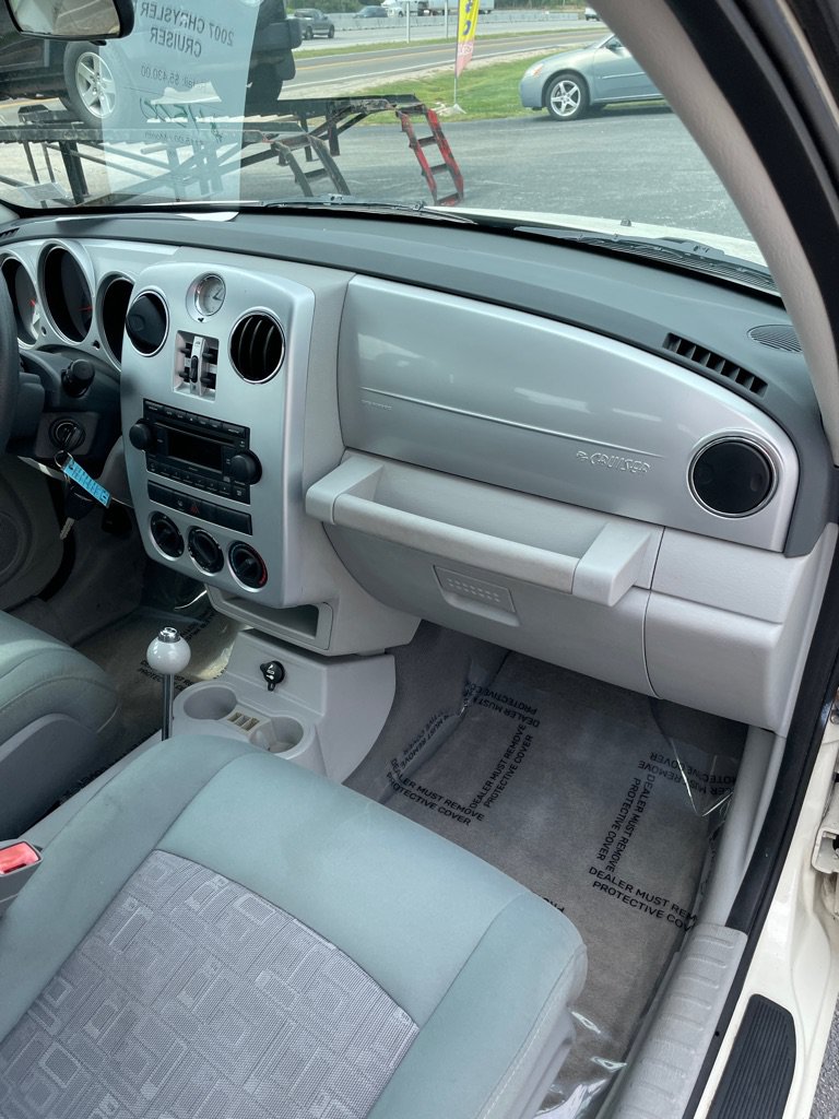 Used 2007 Chrysler PT Cruiser FWD image 19