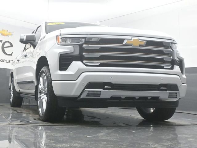 Used 2022 Chevrolet Silverado 1500 High Country w/ High Country Premium Package image 3