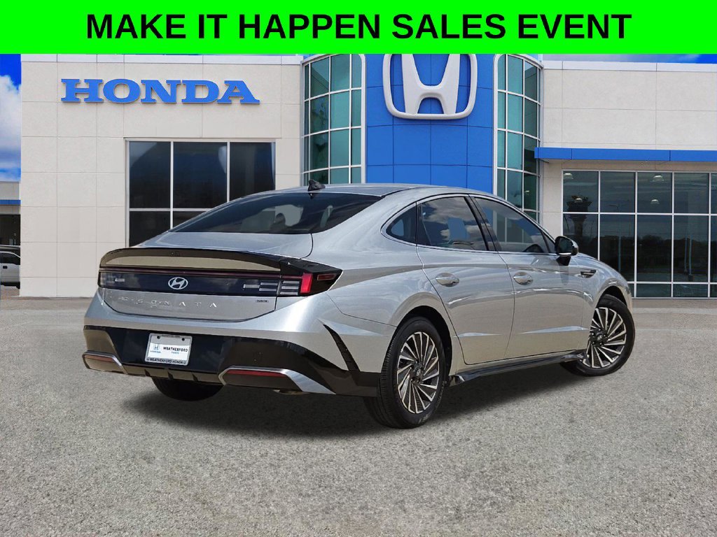 Used 2025 Hyundai Sonata SEL FWD image 3