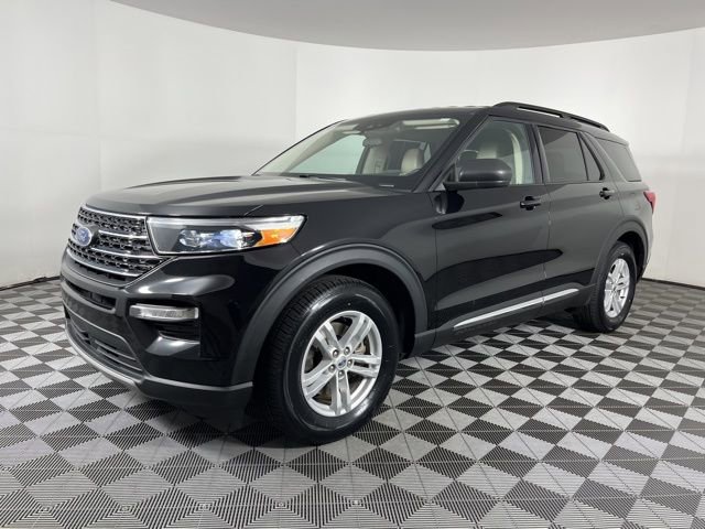Used 2024 Ford Explorer XLT w/ Equipment Group 202A RWD image 5