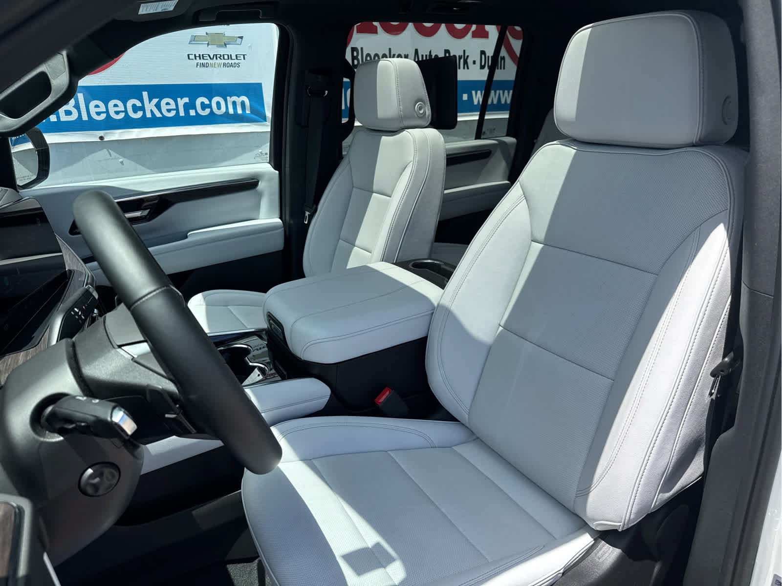 New 2025 Chevrolet Suburban Premier RWD image 34