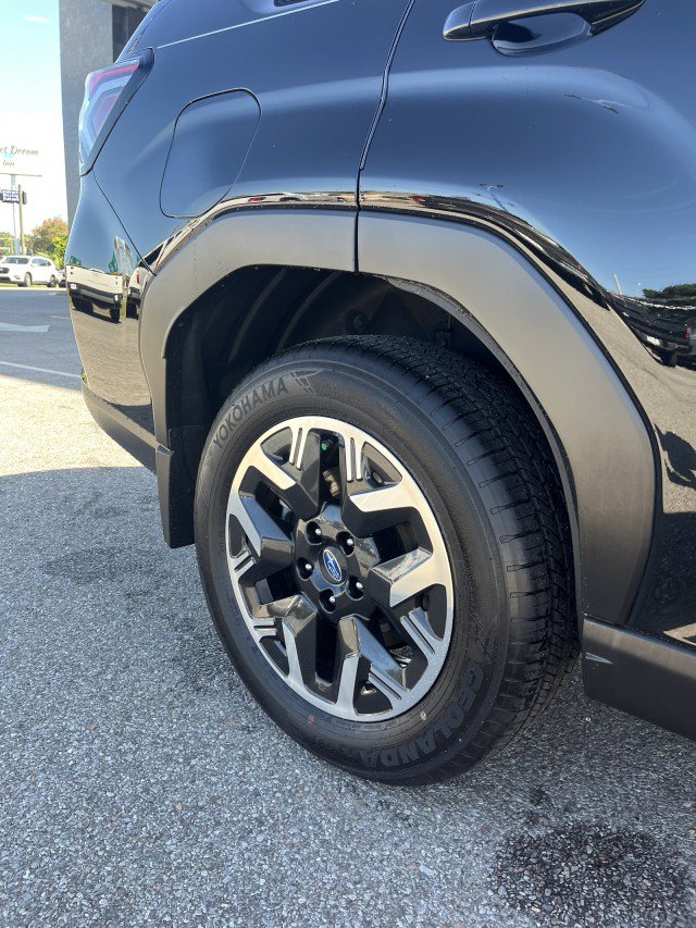 Used 2025 Subaru Forester Premium image 9