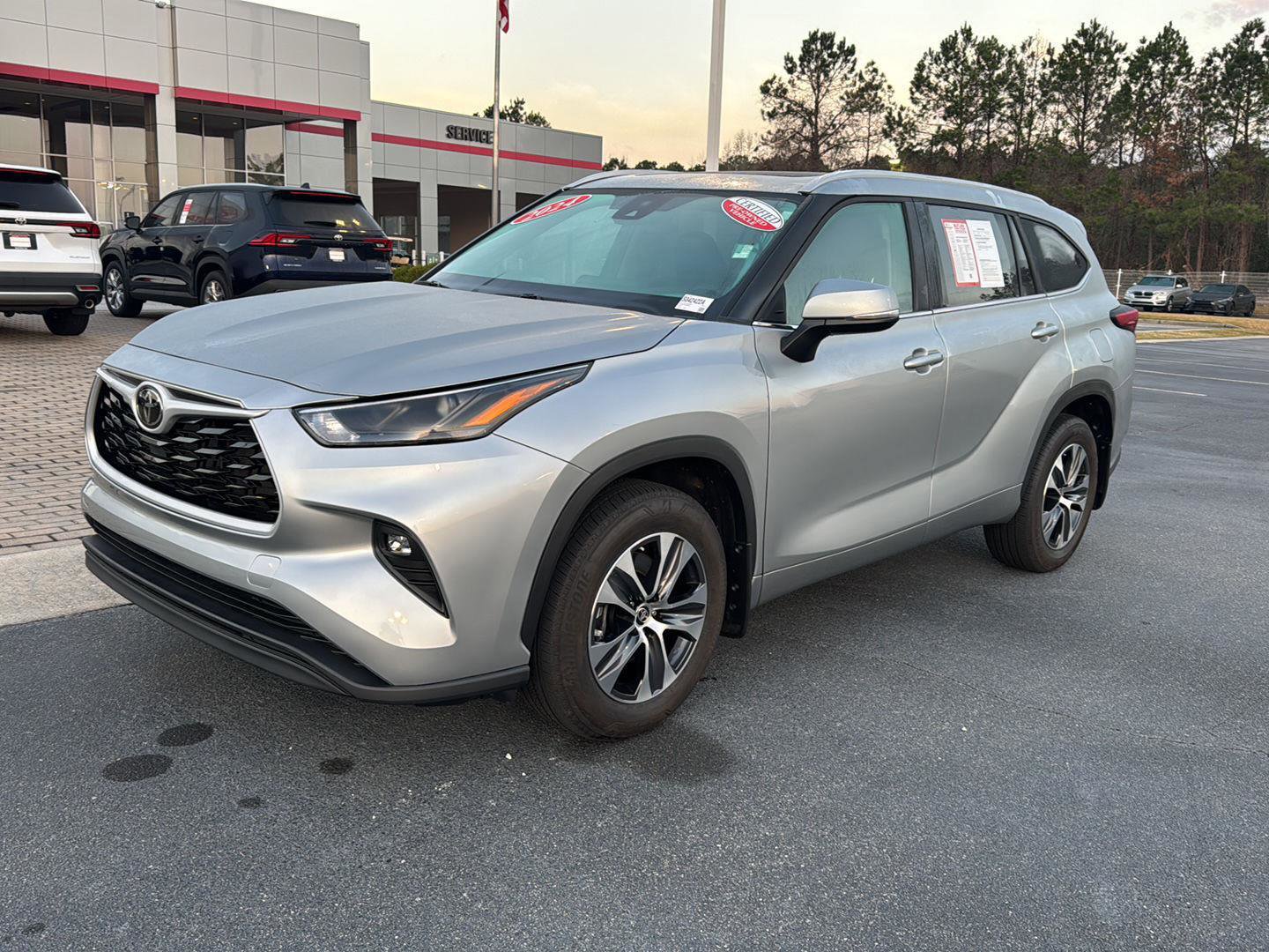 Used 2024 Toyota Highlander XLE video 1