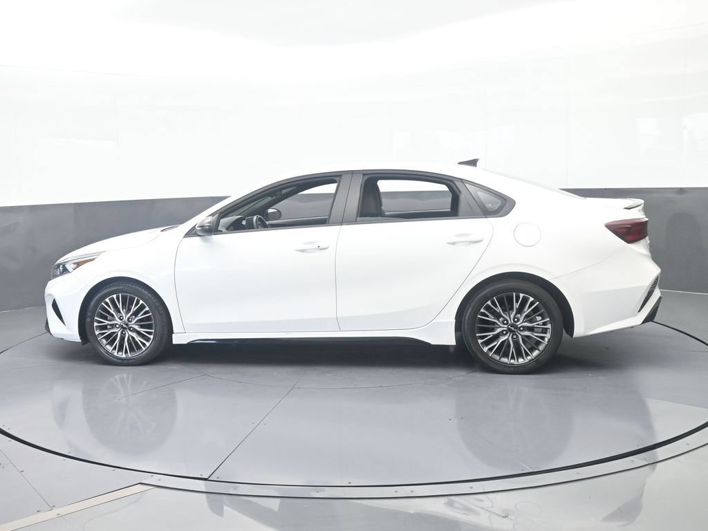 Used 2022 Kia Forte GT-Line w/ GT-Line Technology Package FWD image 3