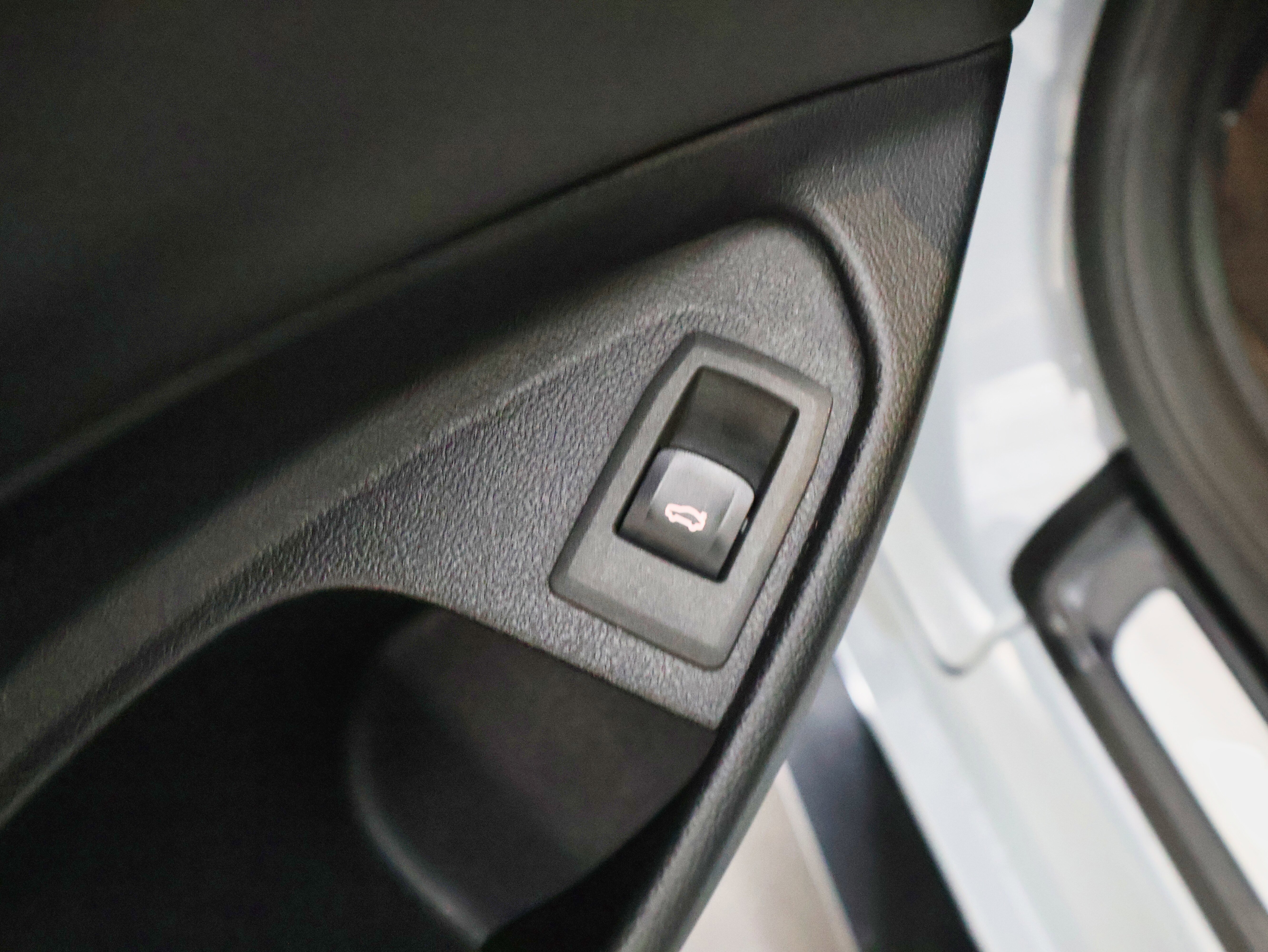 Used 2024 BMW M4 xDrive Competition w/ Executive Package image 32