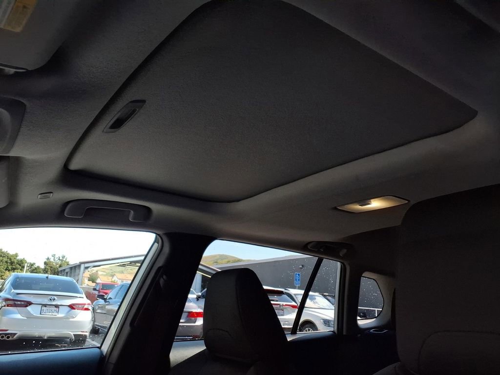 Certified 2024 Toyota Corolla Cross LE w/ Moonroof Package FWD image 18