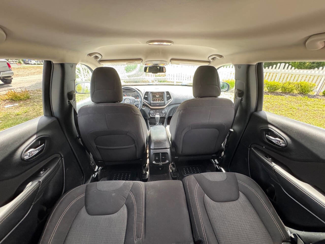 Used 2017 Jeep Cherokee Latitude w/ Comfort/Convenience Group FWD image 42