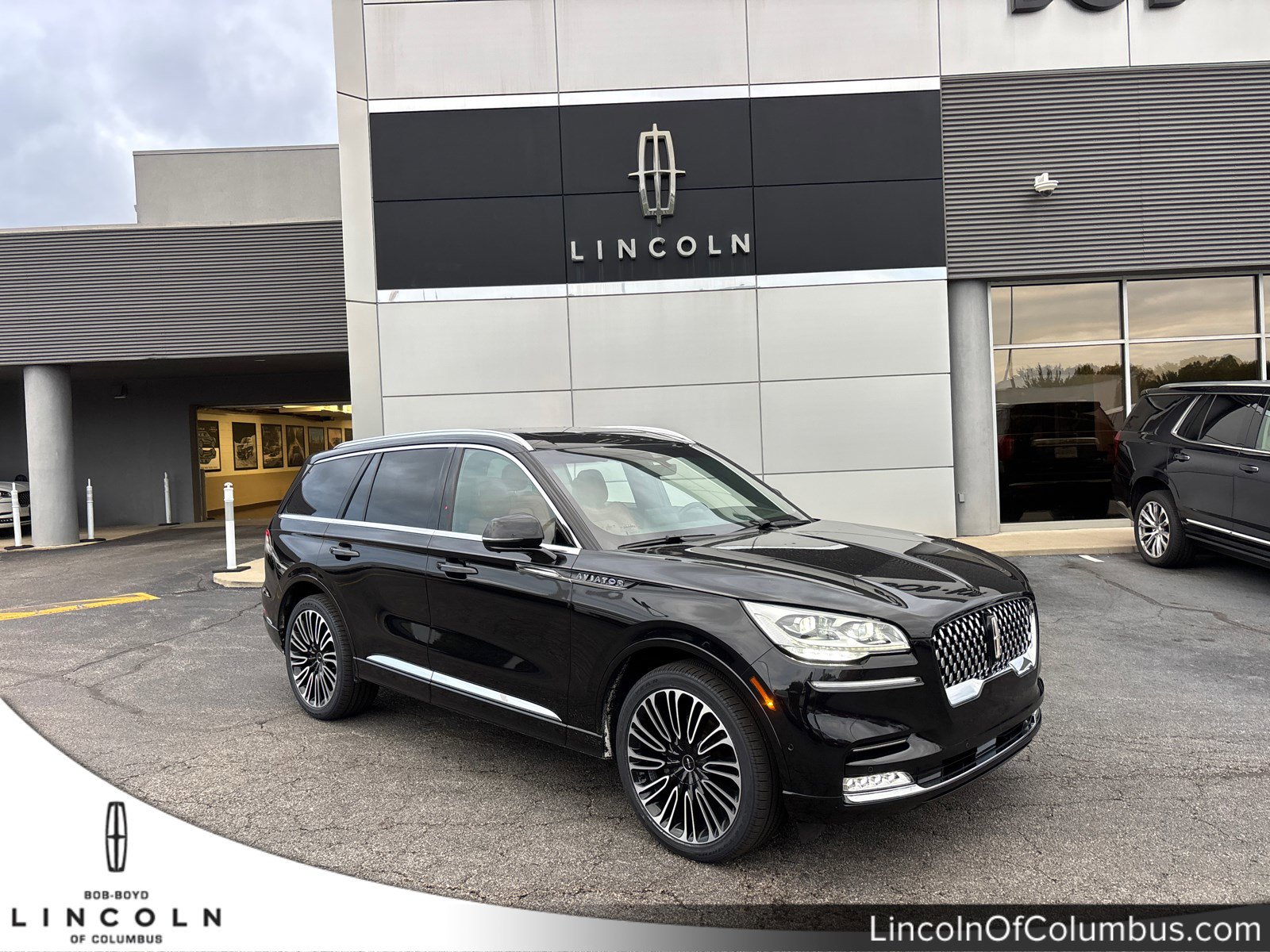 Used 2023 Lincoln Aviator Black Label w/ Class IV Trailer Tow Package image 1