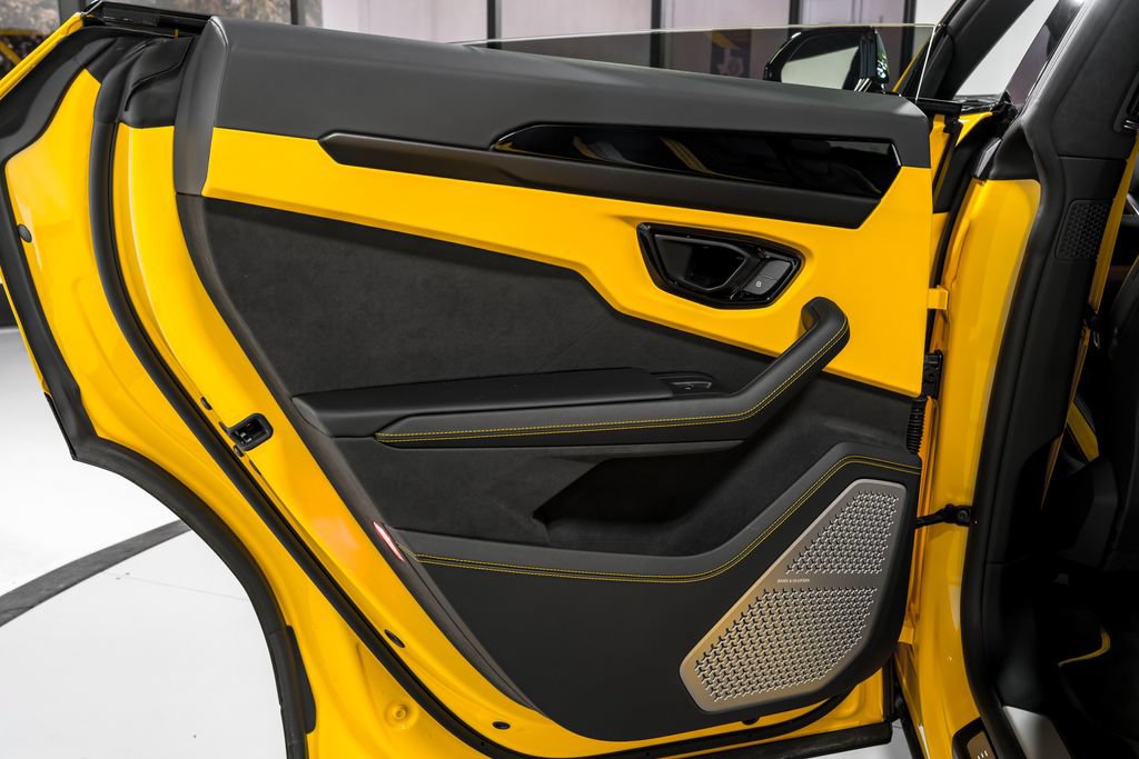 Used 2025 Lamborghini Urus S AWD/4WD image 30