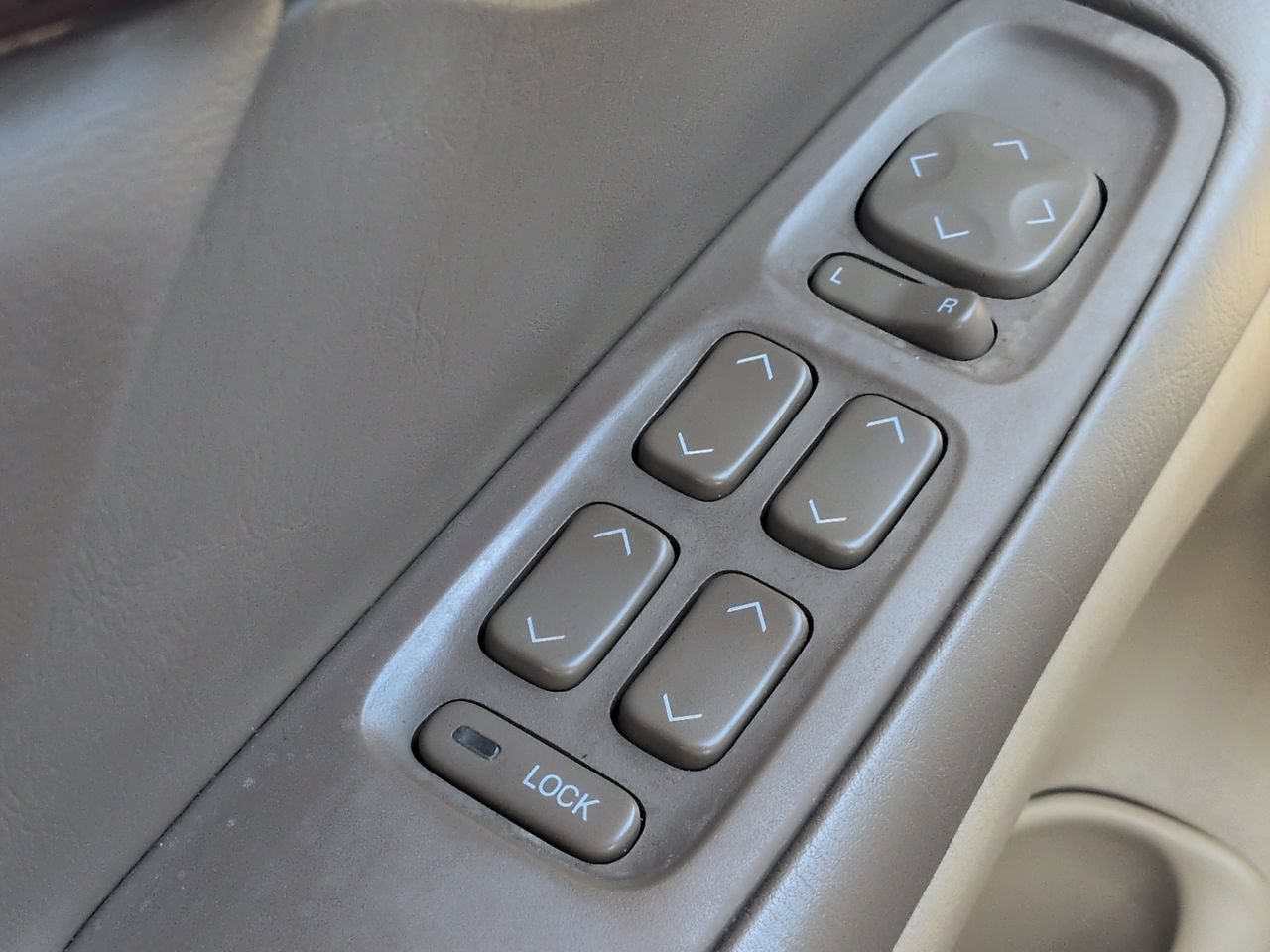Used 2004 Cadillac De Ville FWD image 20