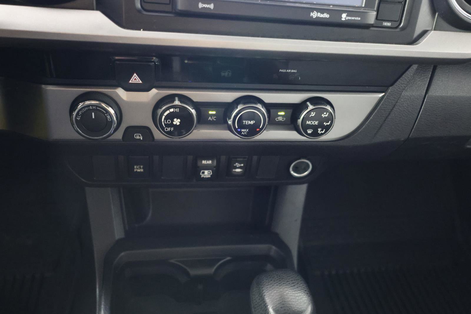 Used 2018 Toyota Tacoma SR5 AWD/4WD image 17